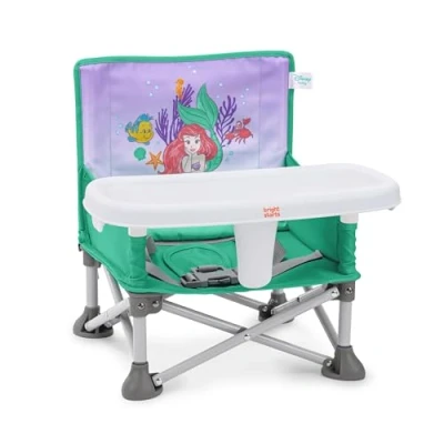 Immagine di Bright Starts, Rialzo per sedia portatile Pop ‘N Sit Principessa Ariel di Disney, uso interno/esterno, sedile da pavimento con vassoio, verde chiaro, 6 mesi 3 anni