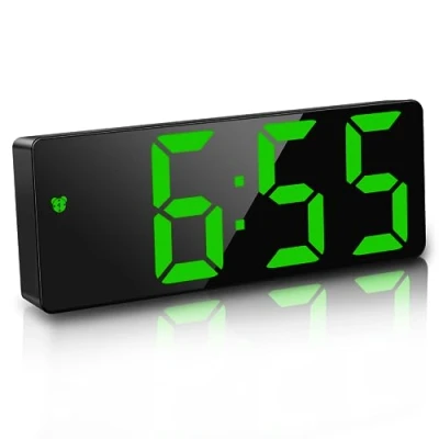 Immagine di JQGO Sveglia Digitale da Comodino, Comodino Snooze con Visualizzazione, Ampio Display LED Digitale/Data/della/Temperatura, USB e Alimentato a Batteria, Verde