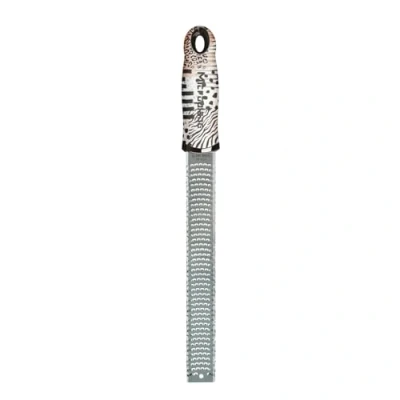 Immagine di Microplane Grattugia Zester Safari Ideale per Agrumi, Formaggio a Pasta Dura, Zenzero, Cioccolato e Noce Moscata con Lama Fine Made in USA