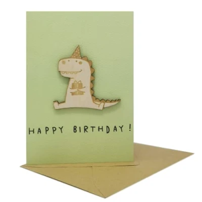 Immagine di Woodland Mail Simpatico biglietto di compleanno con dinosauro per ragazzi o ragazze in legno sulla parte anteriore