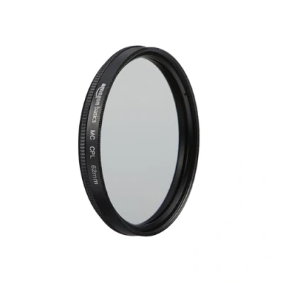 Immagine di Amazon Basics 62 mm Filtro di Protezione Polarizzatore Circolare per Colori più Intensi, Riduzione dei Riflessi e Bagliori, Multistrato, Protegge da Polvere, Sporcizia Graffi