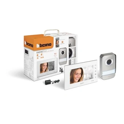 Immagine di Bticino 310913 EASYKIT WIFI VIDEOCITOFONO MONOFAMILIARE Plug In 2 Fili con 1 Pulsantiera Esterna, Campanello, Telecamera, Monitor Interno 7 pollici a Colori Vivavoce, Espandibile per Bifamiliare