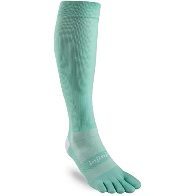 Immagine di The Injinji Women&#039;s Ultra Compression toesock features a seamless, 200 needle count lightweight design to reduce recovery time and muscle fatigue.
