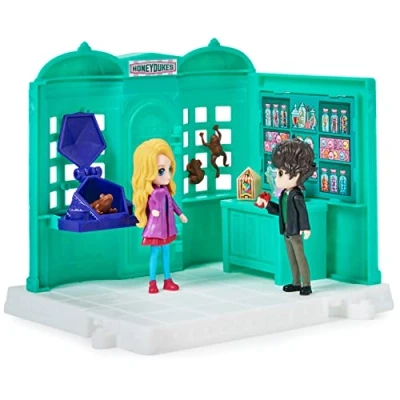 Immagine di Wizarding World Harry Potter, Magical Minis Negozio Mielandia con 2 personaggi e 5 accessori, giocattoli per bambini dai 6 anni in su