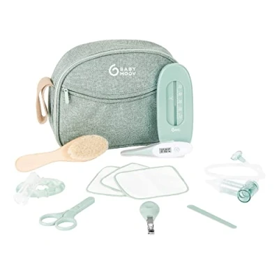 Immagine di Babymoov Kit per la cura del bambino in tessuto riciclato certificato GRS 10 accessori tra cui spazzola legno FSC, salviette riutilizzabili, termometro digitale, da bagno, Matcha