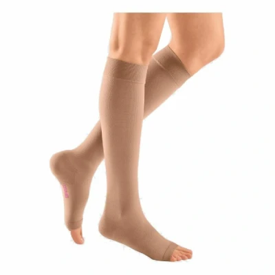 Immagine di mediven plus CCL1 AD, calze a compressione, normali, senza punta del piede, VII, nero