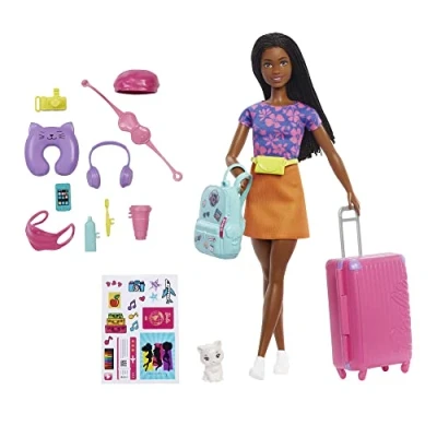 Immagine di Barbie Vita in Città &quot;Brooklyn&quot; Roberts Bambola da viaggio con gattino, oltre 10 accessori e foglio adesivi, Giocattolo per Bambini 3+ Anni, HGX55