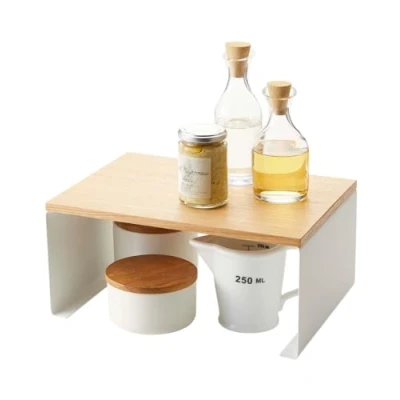 Immagine di YAMAZAKI 3923 TOSCA Scaffale da cucina impilabile con piano in legno, bianco, Acciaio/Legno, minimalista, 30.5 x 22 14.5 cm