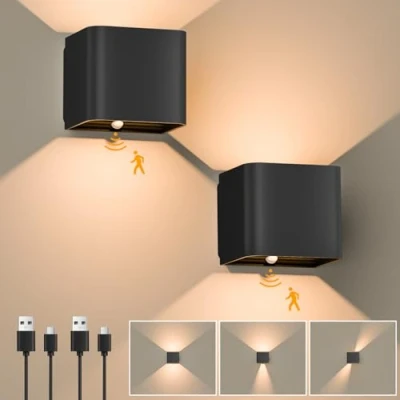 Immagine di GuKKK Applique da Parete Interno, 2 Pezzi Luci a Batteria con Sensore di Movimento, 3000K Bianco Caldo Wireless Wall Light, Angolo del Fascio Luminoso Regolabile (Nero)