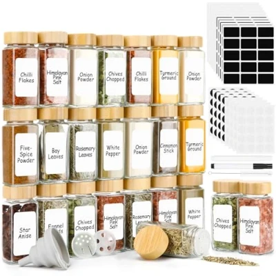 Immagine di Lannvan Barattoli Spezie, [24x 120ml] Contenitori Spezie per Cucina, Portaspezie Vetro Quadrati con Coperchi in Bambù, Setaccio, Etichette, Spazzola, Imbuto