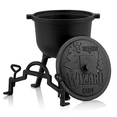 Immagine di BBQ Toro Wizard Cauldron Pentola di cottura in ghisa con tre gambe, coperchio, staffa e viti bloccaggio Calderone per streghe (4 litro)