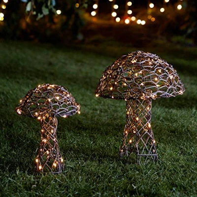 Immagine di Lights4fun Set di 2 Funghi Luminosi in Rattan con LED Bianchi Caldi a Pile per Esterni