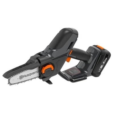 Immagine di Potatore a batteria Husqvarna Aspire™ P5 P4A con 2,5 ah e caricabatterie inclusi, compatta performanete intercambiabile