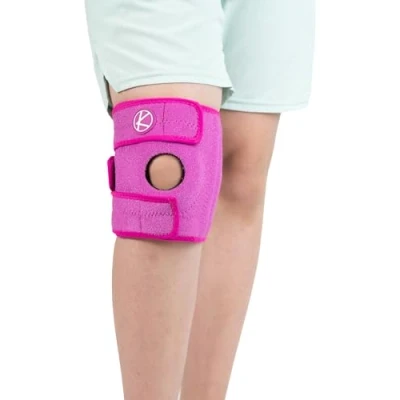 Immagine di KARM Tutore per ginocchio bambini Supporto Ragazze e ragazzi Osgood Schlatter Dolore da artrite, condizioni sport del Compressione regolabile (Rosa)