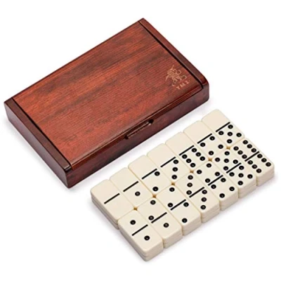 Immagine di Yellow Mountain Imports 28 Tiles Double 6 Dominoes (Pips/Dots) Game Set Jumbo Tournament Size Dominos with Dark Oak Wood Case