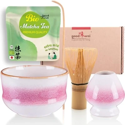 Immagine di Goodwei Matcha Set Tè Vert BIO Giapponese con Frusta di Bambù, Tazza e Portafrusta in Ceramica, Ciotola Cerimoniale Confezione Regalo (Kiku)
