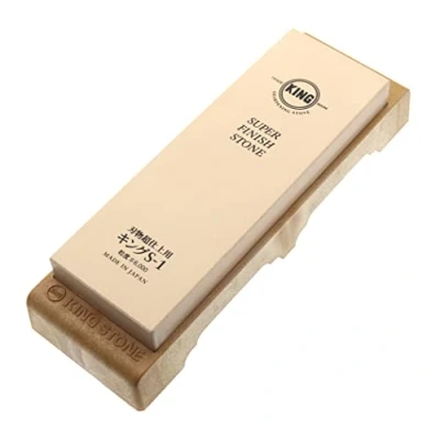 Immagine di Pietra per affilare giapponese King Super Finish Stone S 1 grana #6000 con supporto non rimovibile affilatura coltello da cucina rendering affilato rasoio e lucidato a specchio