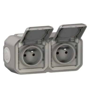 Immagine di LEGRAND Presa impermeabile doppia IP55 con Terra Plexo 2P+T 16A completa persiana Per posa in apparente Montaggio orizzontale Made France Grigio