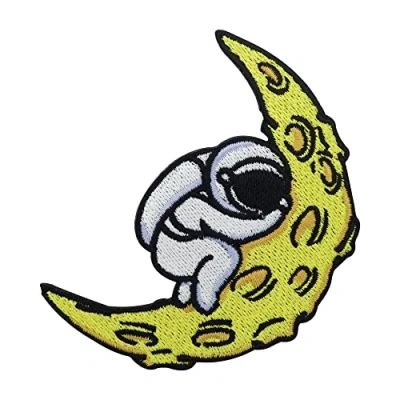 Immagine di Finally Home Sleepy toppa termoadesiva da applicare con il ferro stiro, motivo: astronauta luna, aliena, per bambini