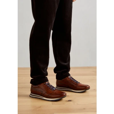 Immagine di bugatti 332 ag804, con Lacci Uomo, Cognac, 40 EU