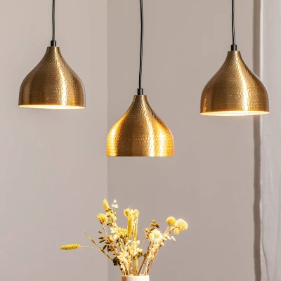 Immagine di Gakula Lampada a sospensione 3 luci in linea Metallo martellato Nero e oro Menzzo