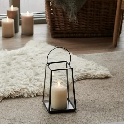 Immagine di Lights4fun Lanterna da Giardino in Metallo Nero di 21 cm con Candela a LED TruGlow® Timer per Interni ed Esterni