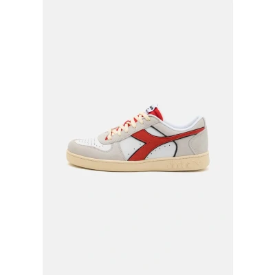 Immagine di Diadora Magic Basket Unisex Sneakers basse, Taglia: 36.5, White/red Pelle e tessuto