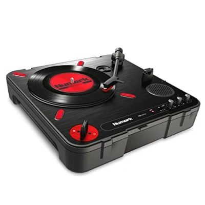 Immagine di Numark PT01 Scratch Giradischi Portatile per DJ con Commutatore Scratch, Casse, Alimentazione a Batteria/Rete, Selezione RPM e Connettività USB