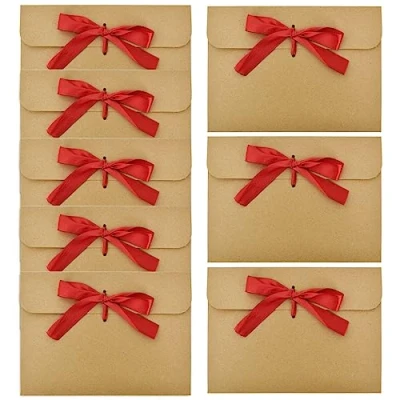 Immagine di 50 Pezzi Buste in Carta Kraft, Busta con Nastro, DIY per Buoni Regalo Stile Vintage, Inviti Fatti a Mano, Cartoline, Biglietti di Auguri, Matrimonio, Compleanno (Borgogna Nastro)