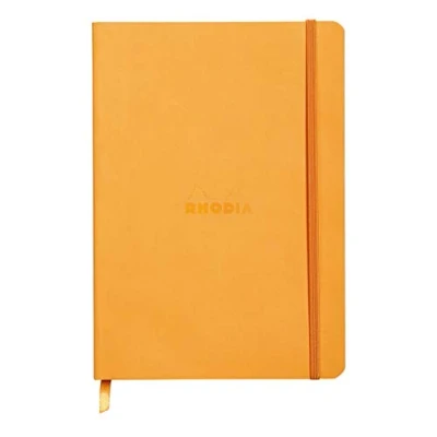 Immagine di RHODIA 117415C Taccuino flessibile arancione A5 a righe 160 pagine Carta Clairefontaine Avorio 90 g/m Segna pagina, Chiusura con elastico Copertina Simil Cuoio Collezione Rhodiarama