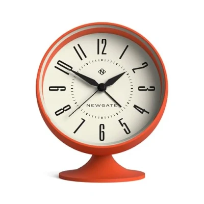 Immagine di Newgate Sveglia semi dome retrò Spheric&#039; con finitura in silicone arancione soft touch e movimento silenzioso segnale acustico digitale.