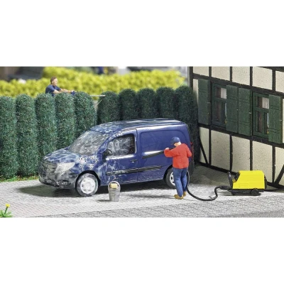 Immagine di Busch Action Set 7825 Kit di azione H0 pulizia ad alta pressione Modello pronto, già assemblato