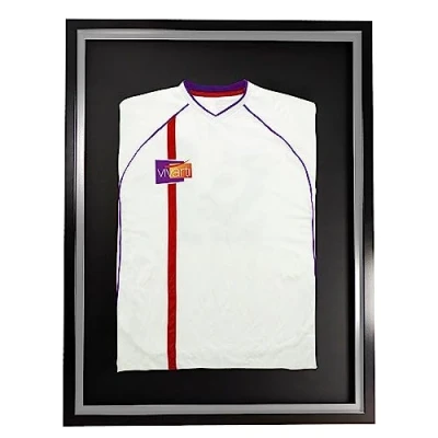 Immagine di Vivarti DIY cornice standard per maglia da calcio, rugby, 50 x 70 cm, nera, interna argento, cartoncino bianco