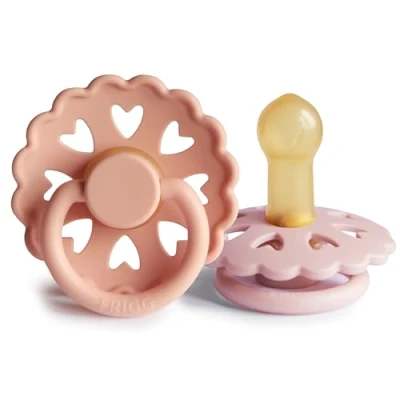 Immagine di FRIGG Fairytale Confezione da 2 ciucci Ciuccio In lattice Senza BPA Prodotto Danimarca Tettarella simmetrica a ciliegia (Pretty Peach/Primrose, Taglia (6 18 Mesi))