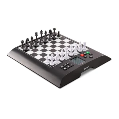Immagine di MILLENNIUM ChessGenius la scacchiera elettronica con il software di Richard Lang. Per principianti e giocatori esperti. Una delle scacchiere elettroniche più potenti sempre 2000 ELO