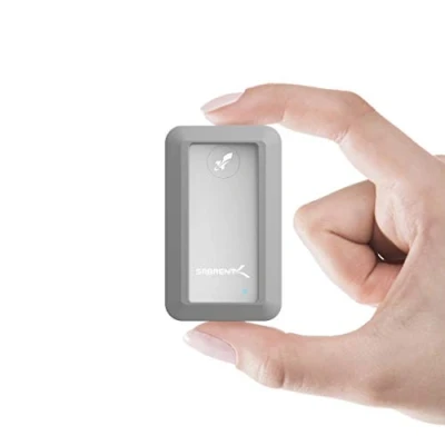 Immagine di Sabrent SSD, SSD 1TB, esterno, portatile NVMe USB C 3.2, Lettura fino A 1000(MB/s), Rocket NANO, cavo type incluso, Impermeabile IP67 e protezione paraurti [Argento] (SB 1TB NAWP)