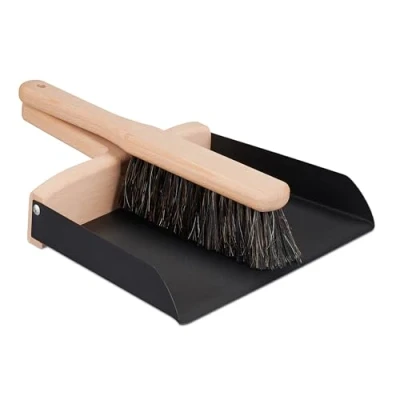 Immagine di Relaxdays Set per Spazzare, Scopetta e Paletta Raccogli Briciole in Cucina, da Appendere, Ferro Legno, Nero Marrone, Poliestere, 6 x 24 31 cm