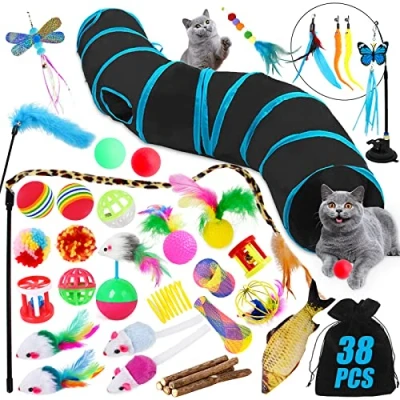 Immagine di TAVADA Giocattoli per Gatti, Giochi 38 Pezzi Gioco Gatto da Interno Set con Rattivi Gatti,Tunnel Gatti,Topi,Erba Gatta,Bacchetta di Piume,Pesci,Palline e Campane