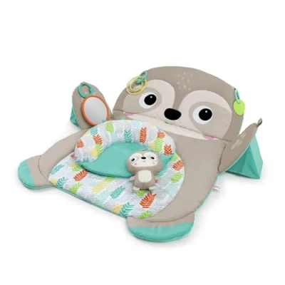 Immagine di Tappetino multi attività Prop &amp; Play di Bright Starts con cuscino sostegno ed etichette Taggies, ideale per il gioco a pancia in giù Bradipo, 0+ mesi