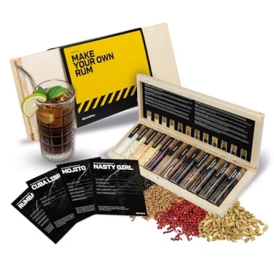 Immagine di DIBYS Mini Kit Rum Fai Da Te con 12 Spezie Per Cocktail Set Regalo 4 Carte Ricetta, Lessico delle e Elegante Scatola in Legno Uomini Donne Infusione