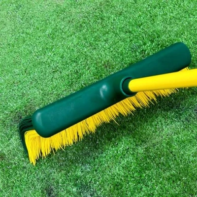Immagine di PLANTAWA Spazzola per spazzare erba artificiale, ideale la cura e manutenzione del prato Setole resistenti design leggero, compatibile con manici universali