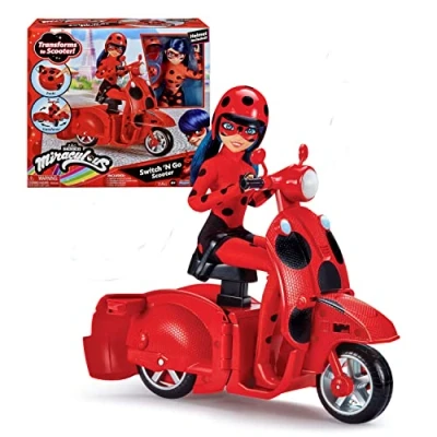 Immagine di Bandai Miraculous Scooter Switch&#039;n Go + Bambola inclusa Ladybug Lucky Charm con casco Pacchetto formato yo e 26cm Giocattolo per Bambini dai 4 anni in su P50668