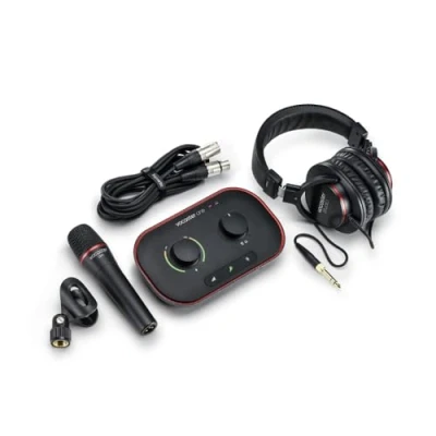 Immagine di Focusrite Vocaster One studio — Interfaccia per la registrazione di podcast un conduttore solista, con microfono qualità DM1 e cuffie HP60v