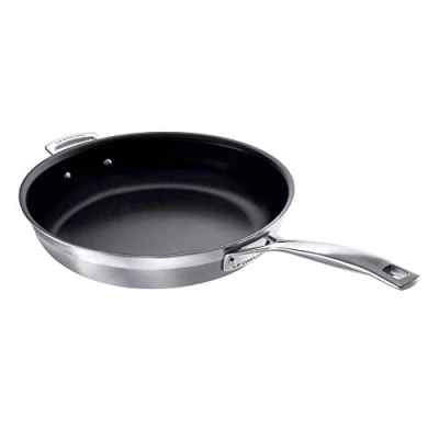Immagine di le Creuset Padella bassa con manico e maniglia in acciaio inox, int. antiaderente, diameter 30 cm, Compatibile Tutte Fonti di Calore, Induzione Inclusa, 96100330000000