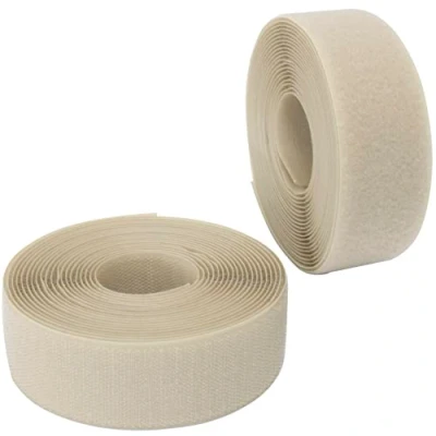 Immagine di Aerzetix C65985 Nastro/rotolo di scratch 40mm 5 metri auto aggrappante organizer/fermacavo striscia aggancio sacchetto indumento cinghia colore: beige chiaro in poliammide e poliestere