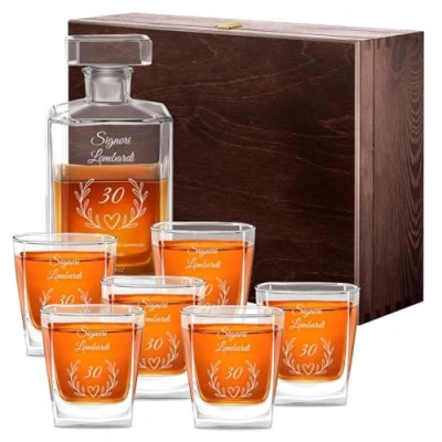 Immagine di Maverton Decanter per whisky in vetro incisione personalizzata Caraffa da 700 ml + 6 Set bicchieri idea regalo la coppia fidanzati