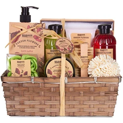 Immagine di BRUBAKER Set da bagno e doccia &#039;Garden Flowers&#039; incluso spazzolino per le unghie con fragranze floreali di papavero regalo 14 pezzi in un cestino vimini