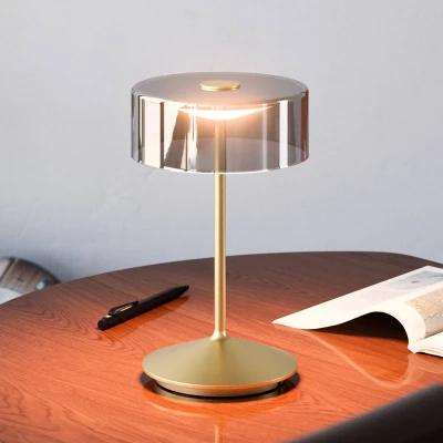 Immagine di SIGOR Numotion Lampada da tavolo a LED dimmerabile, per interni ed esterni, altezza 26,5 cm, ricaricabile con Easy Connect, durata 24 ore, oro anodizzato