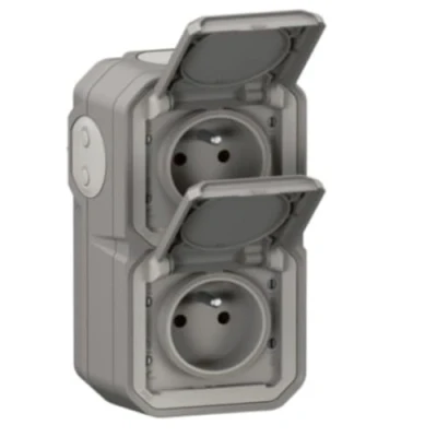 Immagine di Legrand Doppia presa di corrente con terra impermeabile precablata otturatore Plexo 16A 250V consegnata completa per montaggio verticale grigio