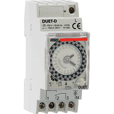 Immagine di VEMER VP879100 DUET D Interruttore Orario Elettromeccanico a Cavalieri con Batteria Sostituibile, Programmazione Giornaliera, 2 Moduli DIN, Grigio